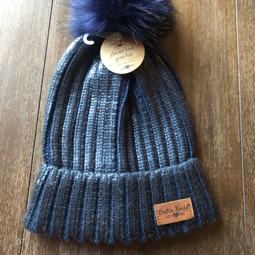 Glacier knit Pom hat